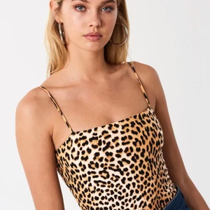 Leopard mönstrat linne🐆 - Leopard mönstrat linne från Gina tricot🐆 Mycket skönt material och stretchig😍