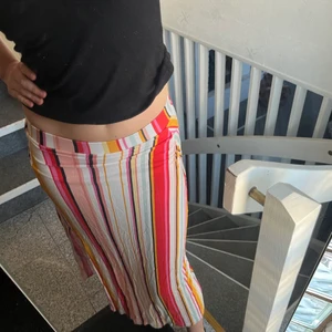 Magisk långkol/klänning - Snyggaste långkjolen i härliga färger som tyvärr är för liten för mig. Också fin som off shoulder klänning med slits❤️‍🔥❤️‍🔥😍