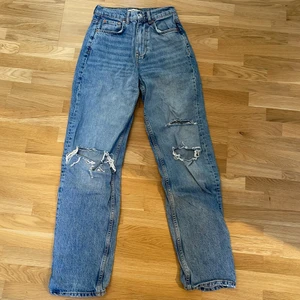 Håliga blå jeans - Fint skick!!