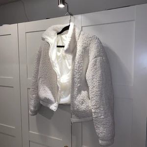 Teddy bomberjacka  - Vit jacka, storlek L