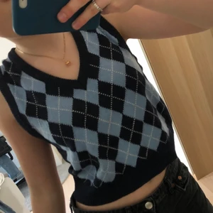 Brandy Melville väst - Härlig och mjuk väst från Brandy Melville🤩 Är storlek S men passar även XS och M!  Frakt ingår ej💌