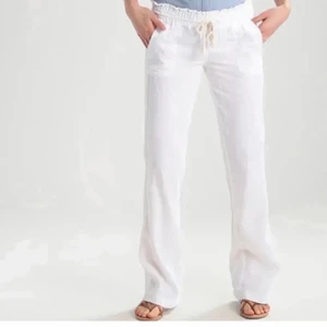 Roxy linnebyxor - Intressekoll på mina linnebyxor från Roxy😊 köpta förra sommaren men de är i fint skick, storlek L men ganska små i storleken! Mittersta bilden är inte min. Buda eller köp direkt för 800❤️