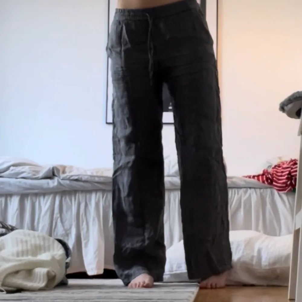 Jättesnygga grå pösiga byxor från Zara✨ perfekta till våren/sommaren!!. Jeans & Byxor.