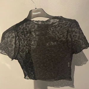 Svart top  - Nästan oanvänd & inga defekter ❤️ 12kr frakt
