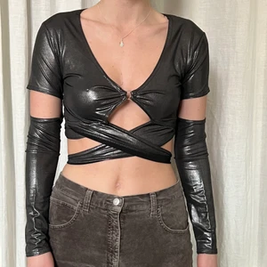 y2k topp  - storlek: S. möts upp i stockholm eller fraktar. toppen finns kvar🖤