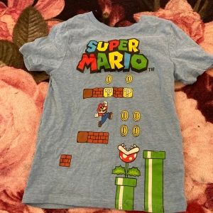 Super Mario t shirt  - Vet ej storlek men tror 4-6 år