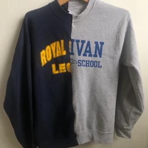 Sweatshirt  - En unik jättecool sweatshirt köpt second hand. Står ingen storlek men skulle uppskatta den till en S. 