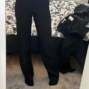 Kostymbyxor madlady - Kostymbyxor från madlady. Knappt använda storlek 32 i midjan o 34 i längd, 32/34. Passar mig i längden som är 170. Säljer då ja ej använder de. Säljer för 200, orginalpris 500. Kontakta mig för frågor 