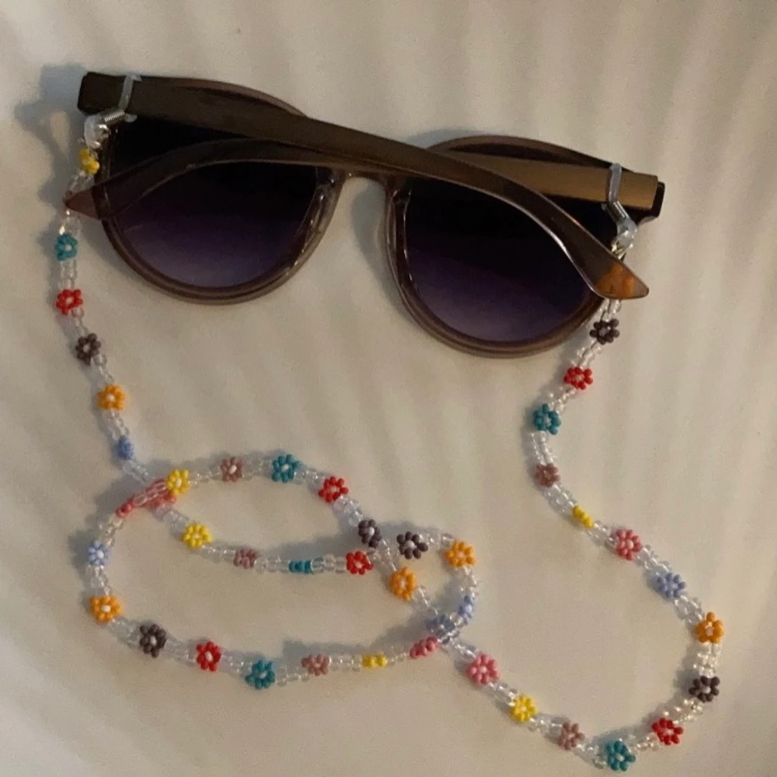 Glasögonkedja blommor
