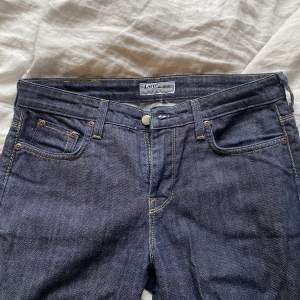 Low waist jeans från Lee. bra skick. köparen står för frakt