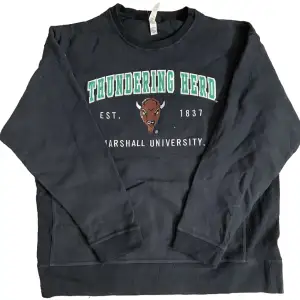 ✅ Vintage Sweatshirt                                                            ✅ Size: Large/XL                                                                                           ✅ Condition: 10/10 