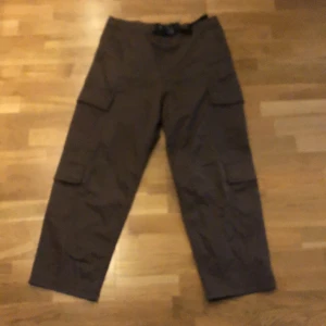 Bruna baggy cargos - Coola bruna baggy cargo byxor