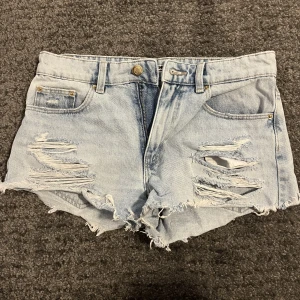Denim shorts - Denim shorts from sinsay, size 34