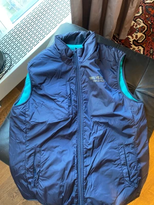 12,16 copehagen väst - 10/10 condition och nästan helt ny, kostar cirka 1300 ny.