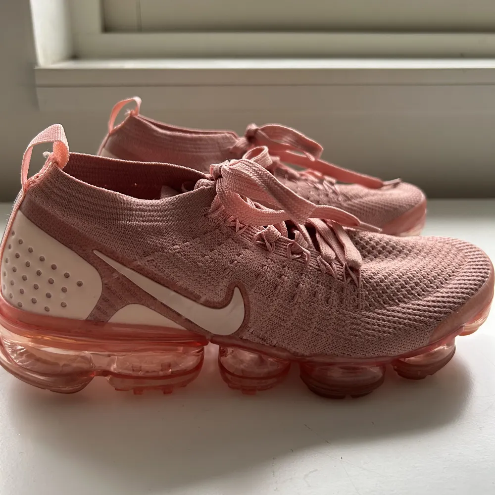 Rosa Nike skor som inte används så mycket som jag velat tyvärr. Skor.