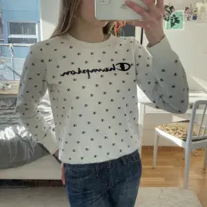 Säljer denna champion sweatshirten, jättefint skick💗