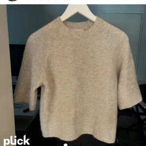 Soft rebels tröja - Stickad t shirt i alpacka. nypris 899kr , toppenskick. Strl XS och helt slutsåld upp till strl Xl