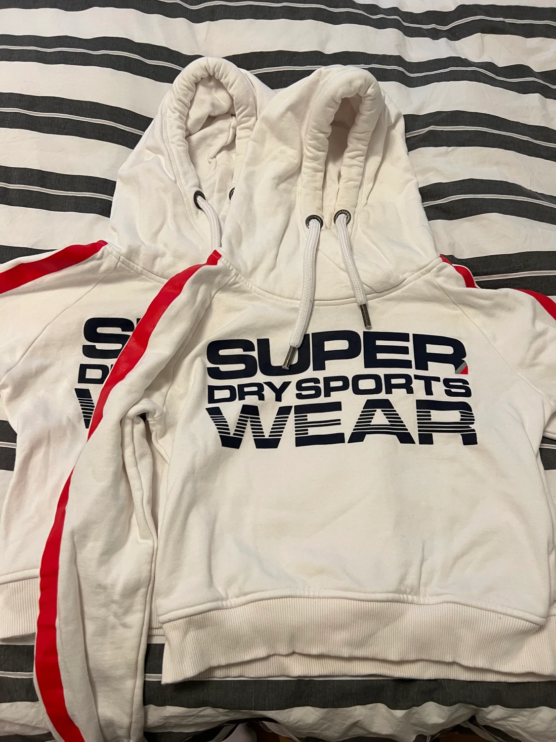 Super dry crop hoddie 