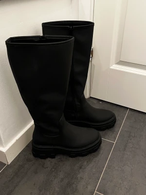 Kneeboots - Kneeboots, aldrig använda. Vet inte märke.