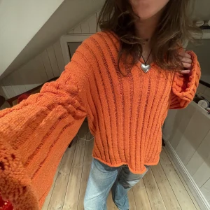 Stickad tröja🧡❣️ - Säljer skitsnygg stickad tröja från hm! 