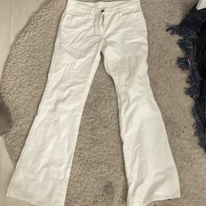 Lågmidjade Manchester byxor - Supersnygga lågmidjade manchesterbyxor som även är bootcut! Även dessa är tyvärr för små för mig😓😓