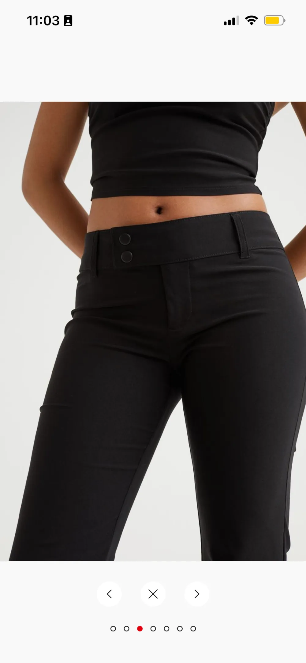 Slutsålda low waist byxor från H&M, aldrig använda, storlek M, ordinarie pris 199kr slutsålda. Jeans & Byxor.