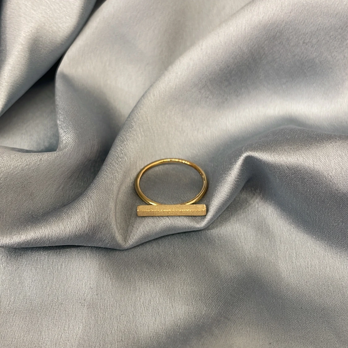 Fin guld ring från Edblad - 90