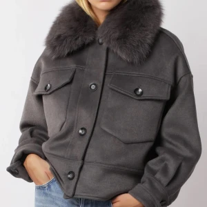 Meotine Jacka - Säljer nu min älskade meotine jacka, kan också tänka mig att byta mot en svart💞 Priset kan diskuteras 