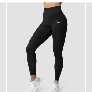 Iciw define seamless - Populära tightsen från iciw, sitter Verkligen snyggt och formar ben/mage. Använda men väldigt bra skick. 