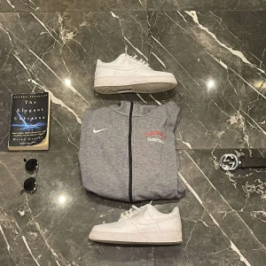 Nike Cardinals Basketball full zip  - Nike Cardinals Basketball full zip Strl: XL  Skick: Bra