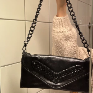 Väska från zara⭐️ - Säljer denna väska från zara! Perfekt partyväska, men ändå rymlig⭐️