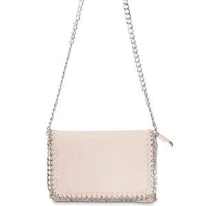 Ljusrosa Tiamo väska  - En ljusrosa väska från Tiamo som är 20cm gånger 28cm 💕 Kedjan runt axeln är 115cm, men man kan förkorta den till 65cm (som visas på bilderna) Nypris 500kr, väldigt bra skick, köparen står för frakt 📦