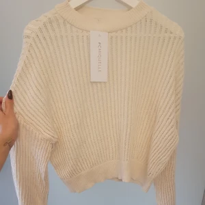 One size 🤍 Chiquelle  - Supersnygg vit tröja från Chiquelle! 🤍 One Size. 