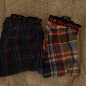 Pyjamasbyxor❤️ - Två par jättefina och sköna pyjamasbyxor från Björn Borg som är i jättebra skick❤️(plus frakt)❤️ en kostar 100 och två 155 kr❤️