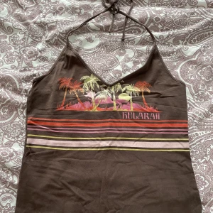 Topp med snörning i nacken - Söt topp med snörning i nacken