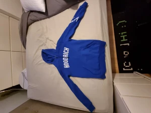 Hoodrich Hoodie - Hej! Jag vill sälja min hoodie eftersom jag aldrig använt den - en vecka gammal - Aldrig använt  - inga skador på den - Den är som den ska va på en butik. - köpt för 750 säljer för 400