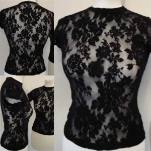 spets tshirt topp - storlek: passar S och M. möts i stockholm eller fraktar. meddela mig om du vill köpa 🎀