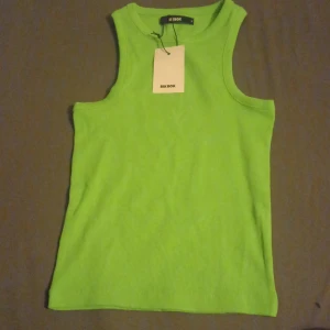 Bikbok grönt linne - Grönt linne från bikbok. Ny och aldrig använd. Kostar 129 i butik. Skriv om ni undrar något 💕 FINNS KVAR ÄVEN OM DET STÅR AVSLUTAD