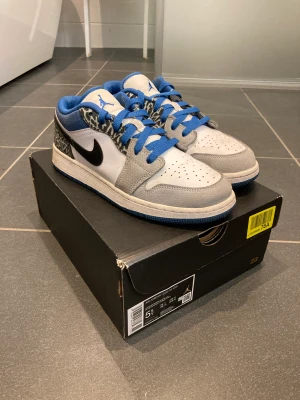 Jordan 1 low  - Storlek 38 Skick: 9/10 Original box medföljer 