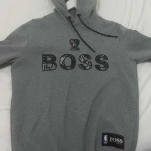 Hugo boss tröja - Knappt använd 