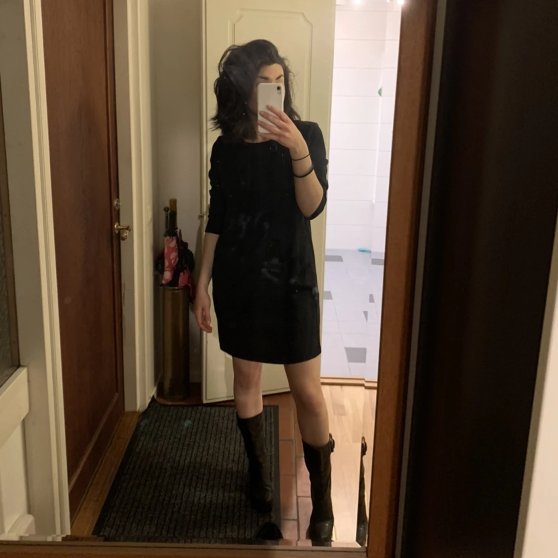 Underbar svart vila klänning - 90