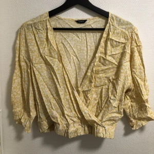 Fin topp - Fin när den är struken. Köpt på Lindex, i strl 36