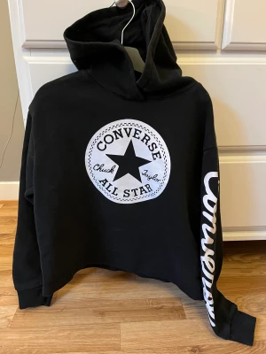 Hoodie junior - Huvtröja från Converse, svart. Storlek L (12-13år). 