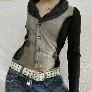 blus - Snygg blus med coola detaljer