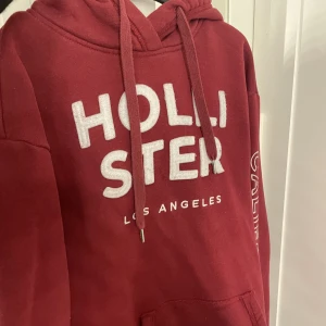 Hollister hoodie  - Snygg hollister hoodie, jätteskön, köparen står för frakt ❤️66kr frakt