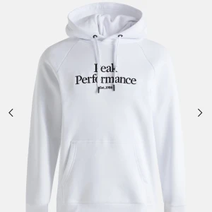 Peak performance hoodie - Säljer en jättefin peak performance hoodie i ett väldigt bra skick pga att den inte kommer till användning längre. Köparen står för frakten💕