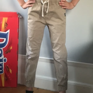 🤍 - Jag säljer min sons byxor för dom är för små men han säger att dom va hans skönaste byxor
