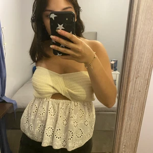 Zara topp - Så härlig och eftertraktad topp från zara som är slutsåld, använd fåtal gånger❤️❤️