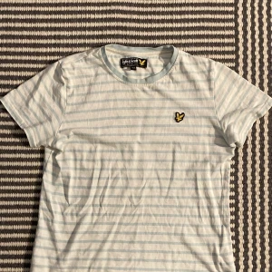 Lyle & scott t-shirt - Inga dekekter✨ skriv om ni har några frågor 😁