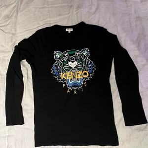 Kenzo långärmad T-shirt  - Köpt på NK, skick - 9/10